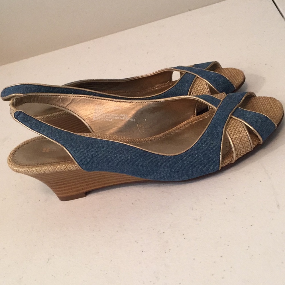 Naturalizer Blue and Gold Slingback Sandals 9.5 Wide - Picture 4 of 9